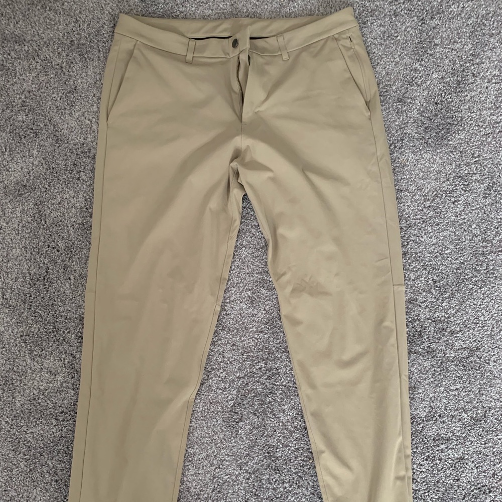 Men’s khakis pants